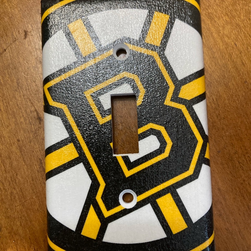 Bruins Black and Yellow Light Switch Cover